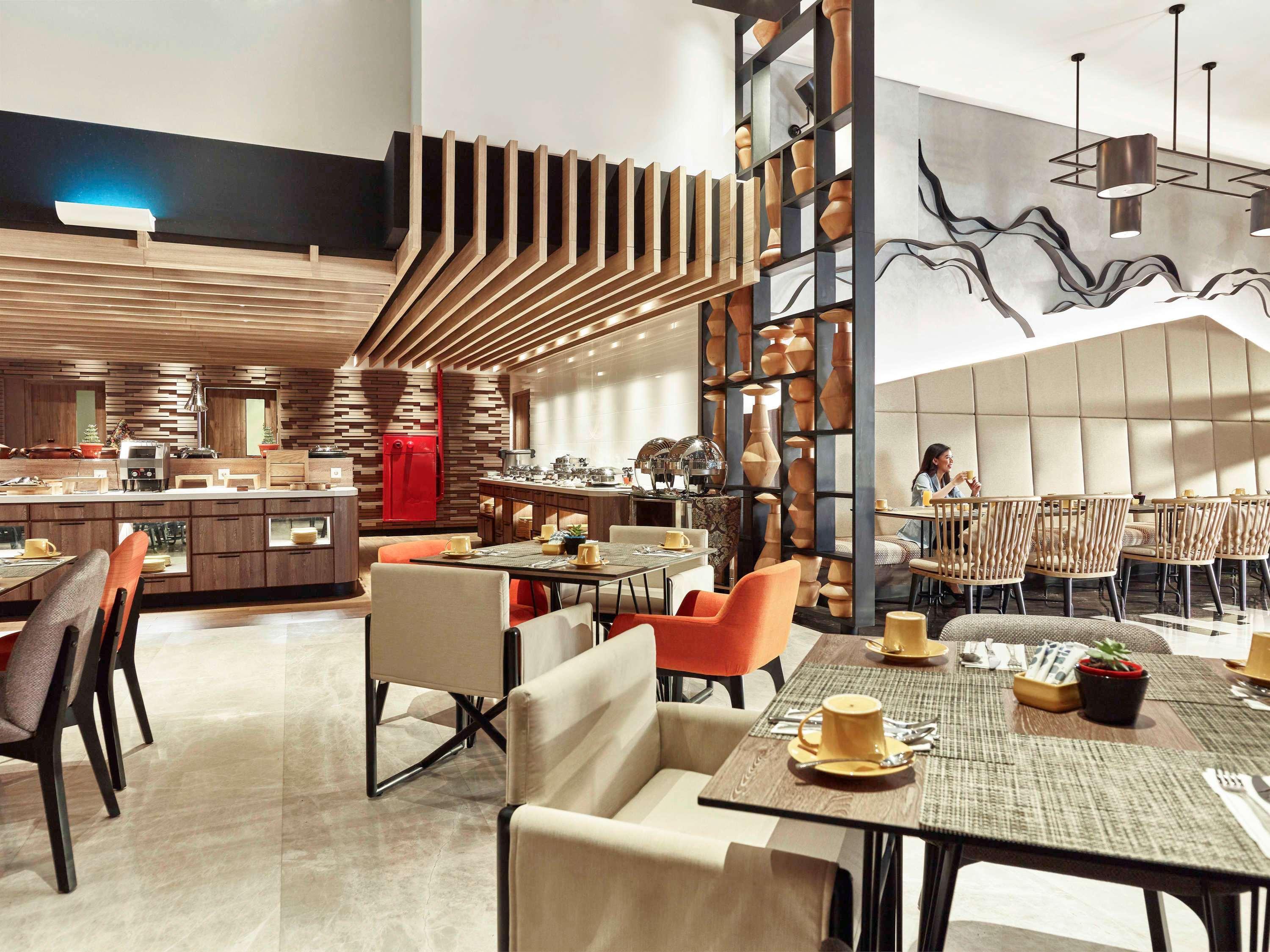 Novotel Karawang Buitenkant foto