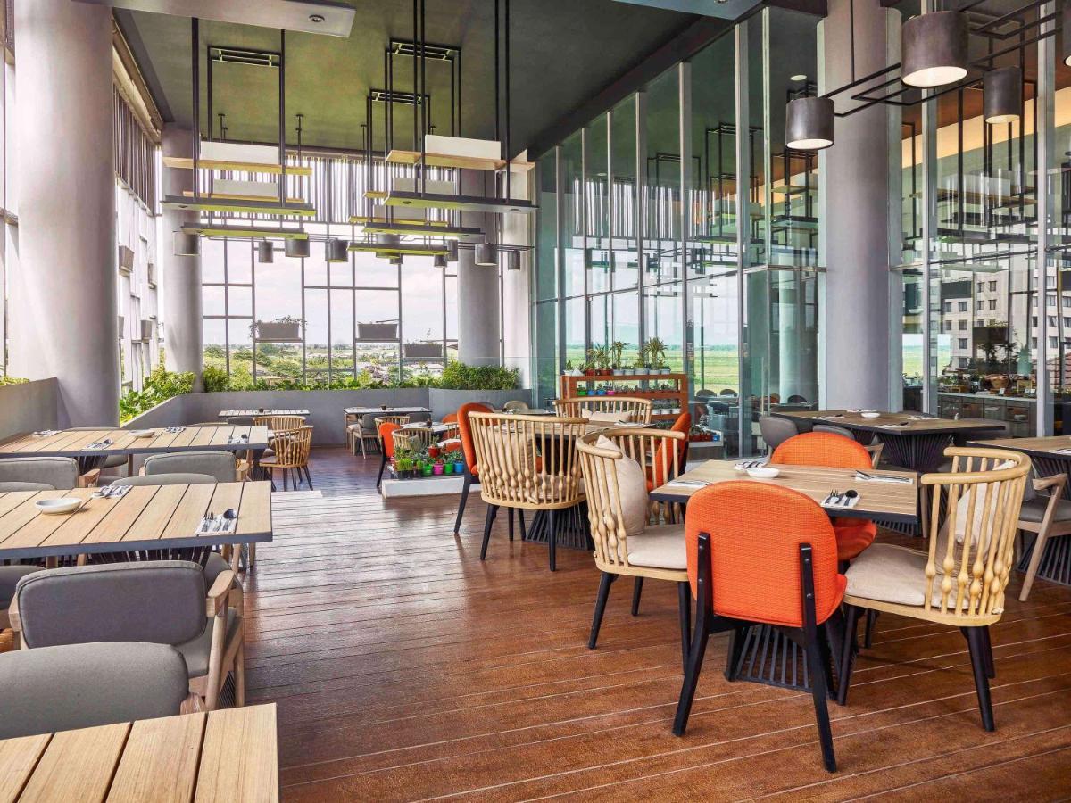 Novotel Karawang Buitenkant foto