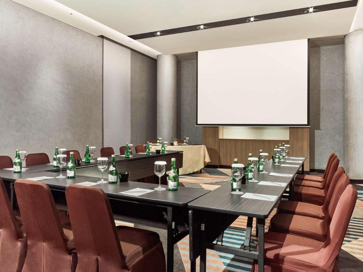 Novotel Karawang Buitenkant foto