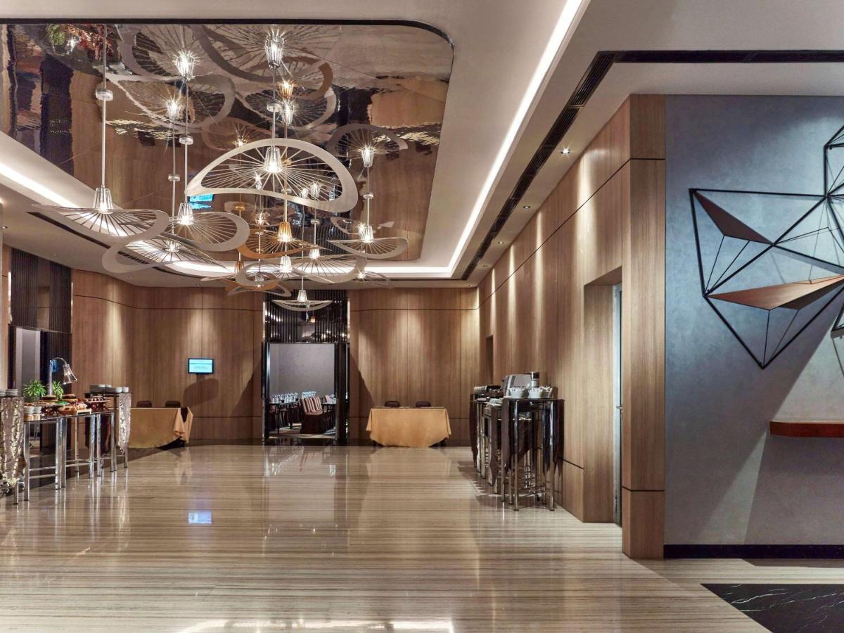 Novotel Karawang Buitenkant foto