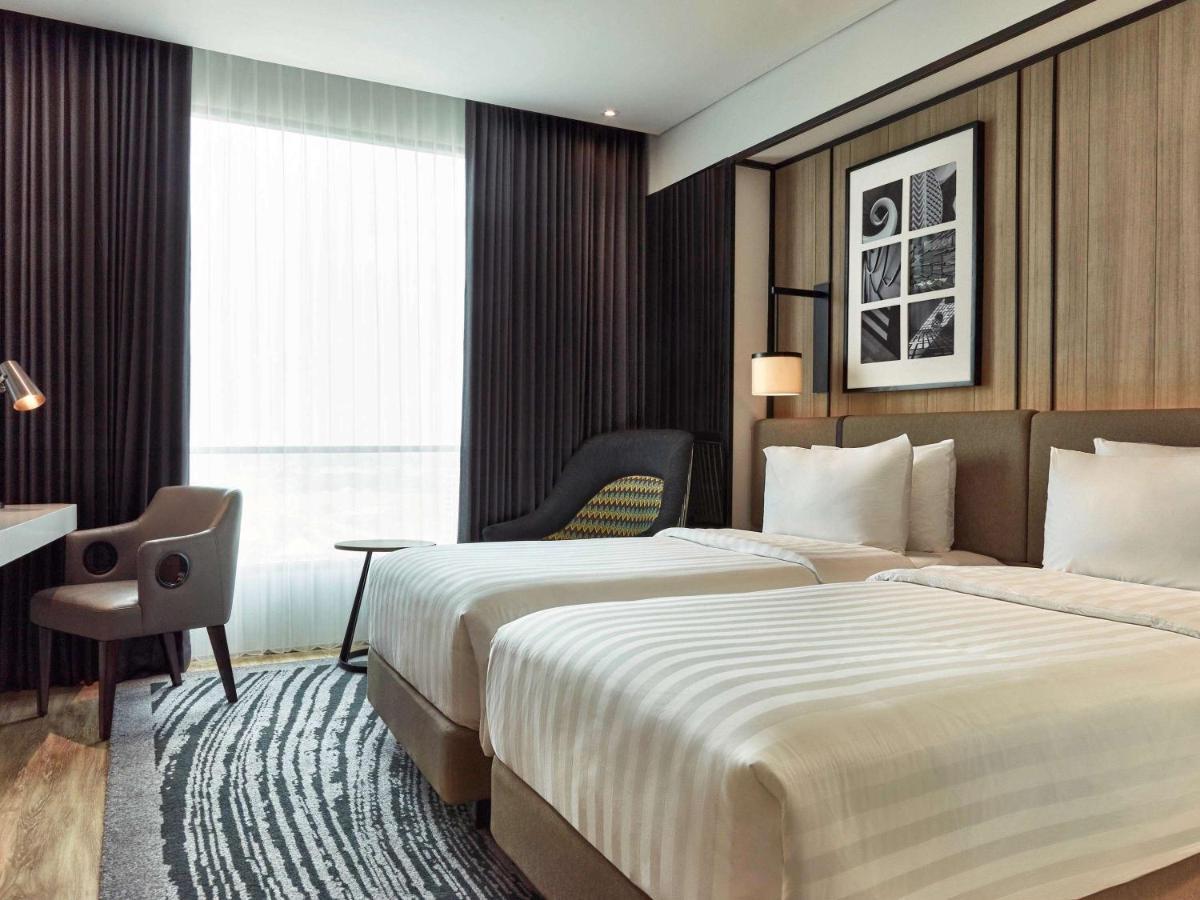 Novotel Karawang Buitenkant foto