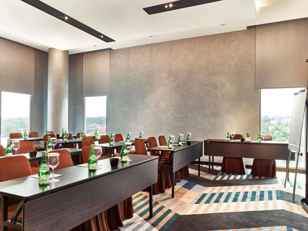 Novotel Karawang Buitenkant foto