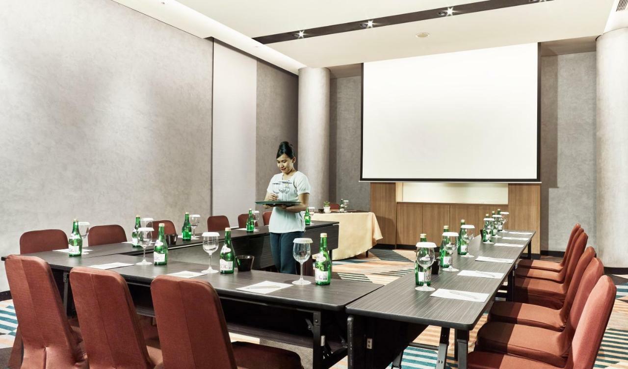 Novotel Karawang Buitenkant foto