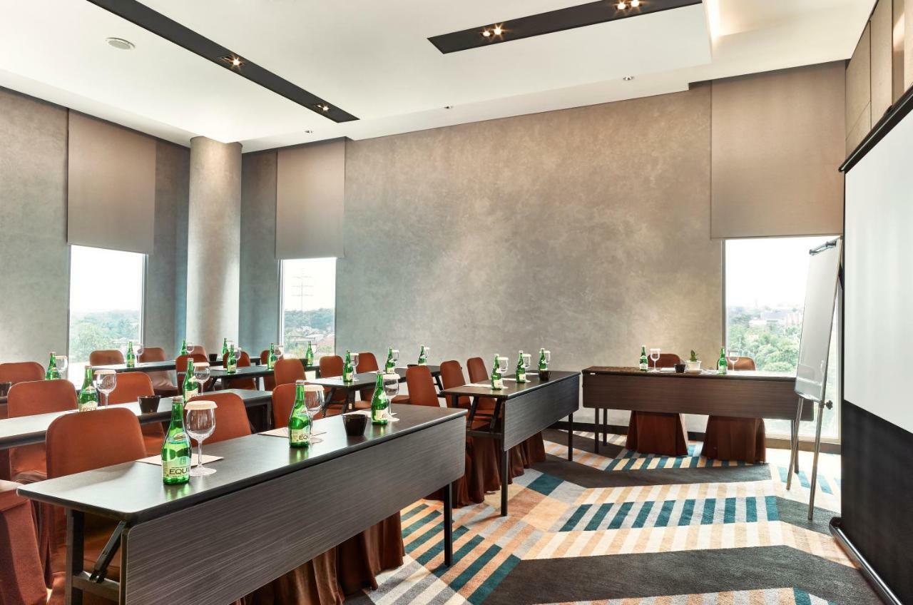 Novotel Karawang Buitenkant foto