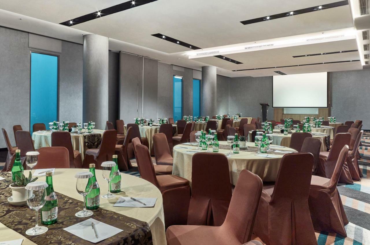 Novotel Karawang Buitenkant foto
