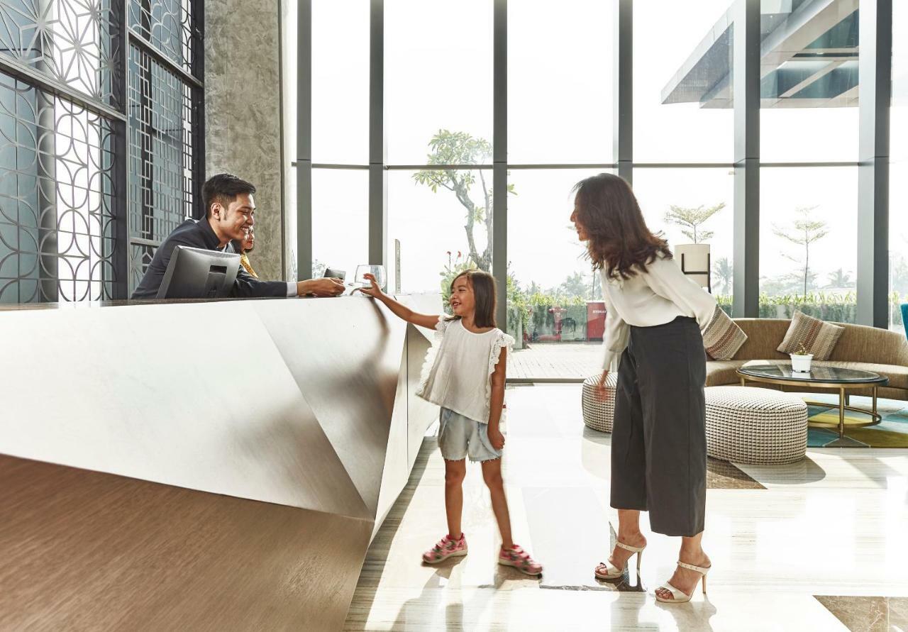 Novotel Karawang Buitenkant foto